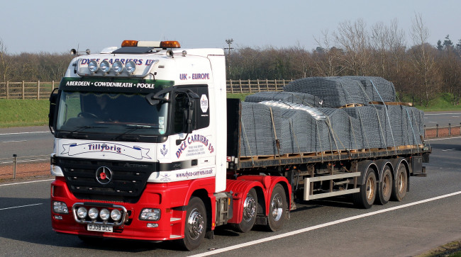 Обои картинки фото mercedes, автомобили, mercedes trucks, mercedes-benz, двигатели, автобусы, грузовики, легковые, подразделение, daimler, ag, германия