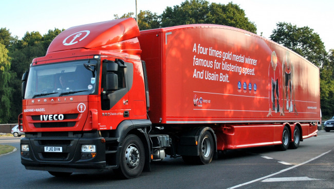 Обои картинки фото iveco, автомобили, грузовые, италия, турин, industrial, vehicles, corporation, колеса, дорога, красный