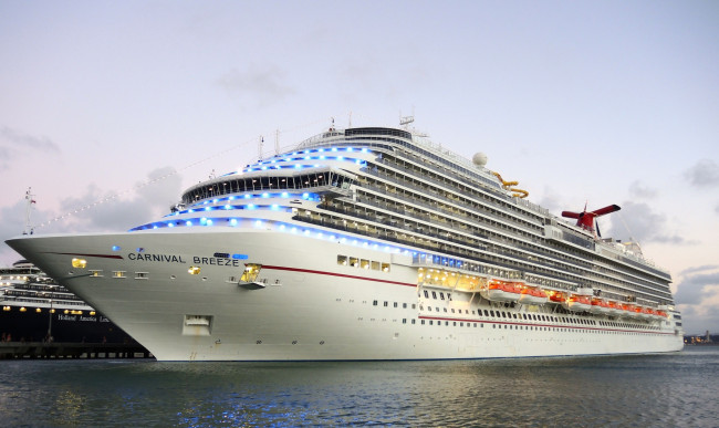 Обои картинки фото carnival breeze, корабли, лайнеры, лайнер, круиз, причал, порт
