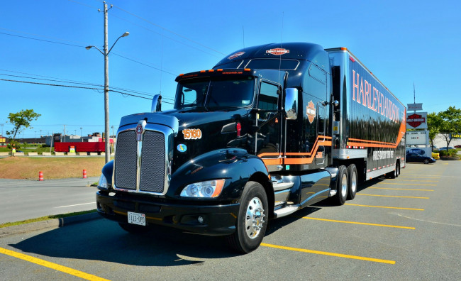 Обои картинки фото kenworth, автомобили, kenworth , выставка, улица, автобусы, truck, company, сша