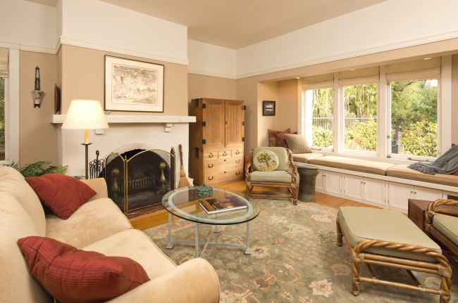 Обои картинки фото интерьер, гостиная, диван, камин