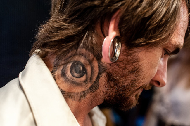 Обои картинки фото мужчины, - unsort, тоннель, глаз, тату