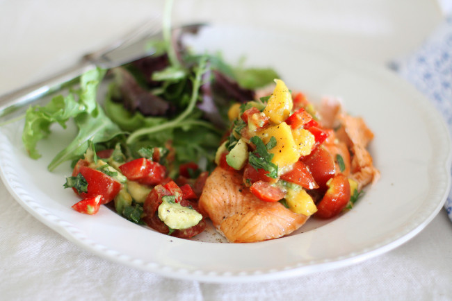 Обои картинки фото еда, рыбные блюда,  с морепродуктами, сальса