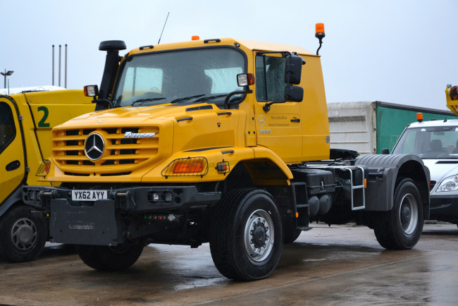 Обои картинки фото mercedes, автомобили, mercedes trucks, ag, daimler, двигатели, mercedes-benz, автобусы, подразделение, германия, легковые, грузовики