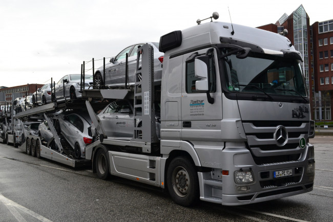 Обои картинки фото mercedes, автомобили, mercedes trucks, mercedes-benz, двигатели, автобусы, грузовики, легковые, подразделение, daimler, ag, германия