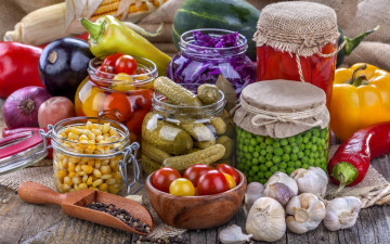 Картинка еда консервация чеснок горошек кукуруза огурцы помидоры