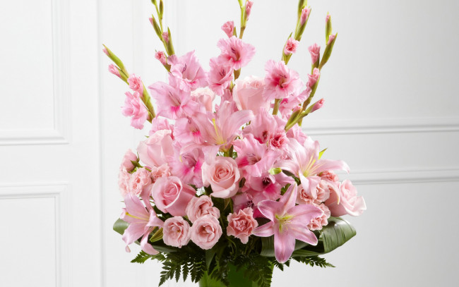 Обои картинки фото цветы, букеты,  композиции, букет, лилии, розы, гладиолусы