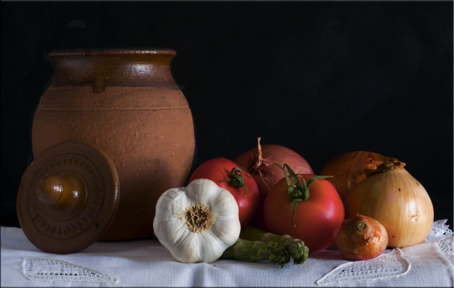 Обои картинки фото еда, овощи, горшок