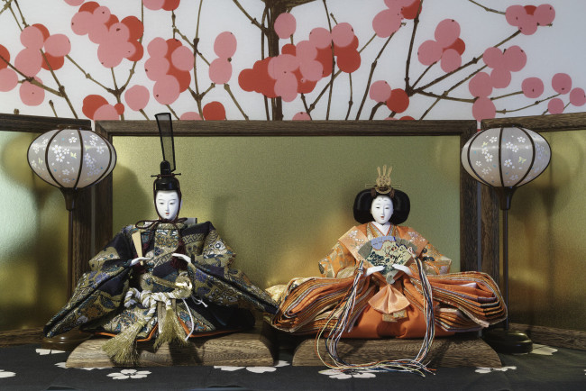 Обои картинки фото разное, игрушки, фонарики, девушка, парень, макро, куклы, takaten