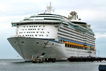 Картинка adventure+of+the+seas корабли лайнеры лайнер круиз