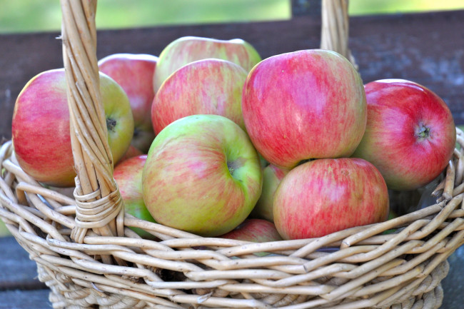 Обои картинки фото еда, Яблоки, томаты