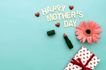 Картинка праздничные день+матери надпись подарок гербера помада