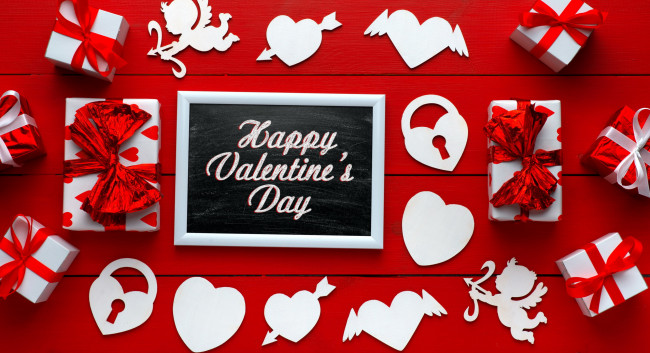Обои картинки фото праздничные, день святого валентина,  сердечки,  любовь, надпись, сердечки, подарки