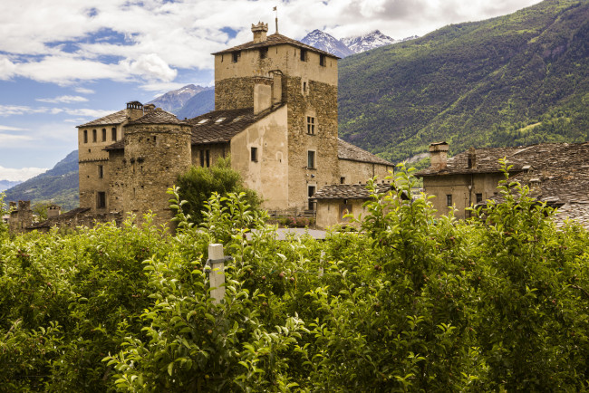 Обои картинки фото castle,  saint pierre,  italy, города, замки италии, замок