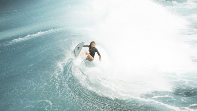 Обои картинки фото спорт, серфинг, волны, фон, взгляд, девушка