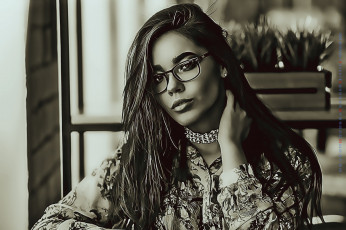 Картинка календари компьютерный+дизайн 2020 женщина calendar девушка взгляд очки