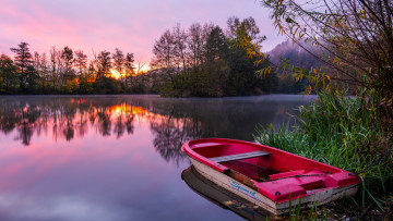 Картинка корабли лодки +шлюпки река вечер лодка туман