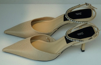 Картинка разное одежда +обувь +текстиль +экипировка женские модные туфли