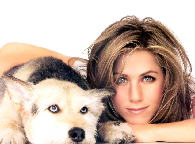 Обои картинки фото девушки, jennifer aniston, блондинка, лицо, собака
