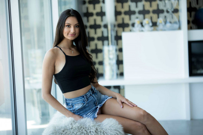 Обои картинки фото eliza ibarra, девушки, eliza, ibarra, красотка, причёска, макияж, девушка, модель, брюнетка, поза, стройная, сексуальная, флирт