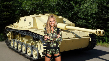 Картинка девушки alexis+ren танк блондинка улыбка