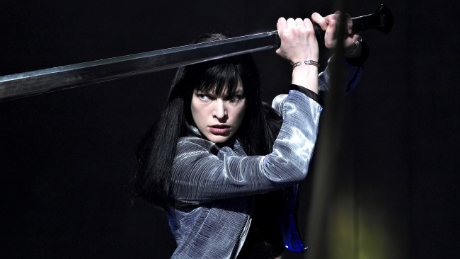 Обои картинки фото кино фильмы, ultraviolet, ультрафиолет, меч