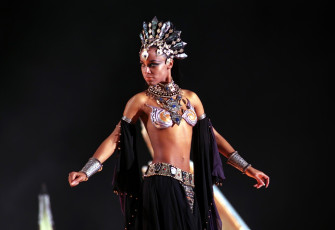 Картинка кино+фильмы queen+of+the+damned девушка наряд