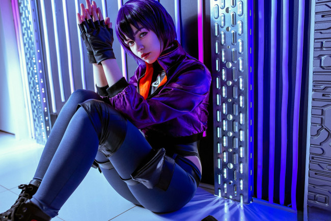 Обои картинки фото девушки, tenletters, косплей, образ, наряд, костюм, перчатки, куртка