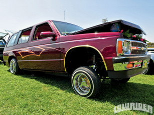 Картинка автомобили выставки уличные фото lowrider chevy