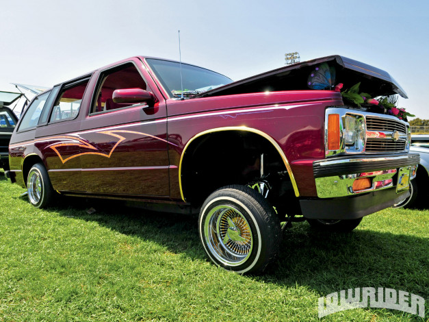 Обои картинки фото автомобили, выставки, уличные, фото, lowrider, chevy