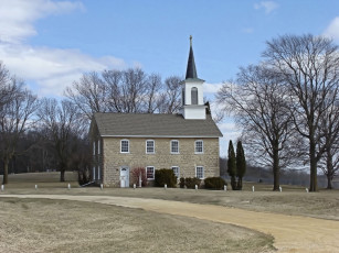 Картинка города католические соборы костелы аббатства деревья