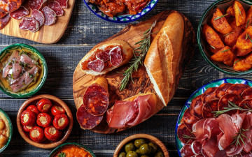 Картинка еда разное багет перец оливки ветчина колбаса