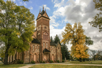 Картинка франция +париж +табернакль города -+католические+соборы +костелы +аббатства облака осень деревья парк костел