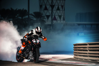 Картинка ktm+super+duke+1290r мотоциклы ktm дрифт абу даби super duke 1290r