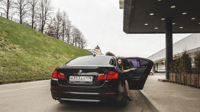 Обои картинки фото автомобили, -авто с девушками, bmw