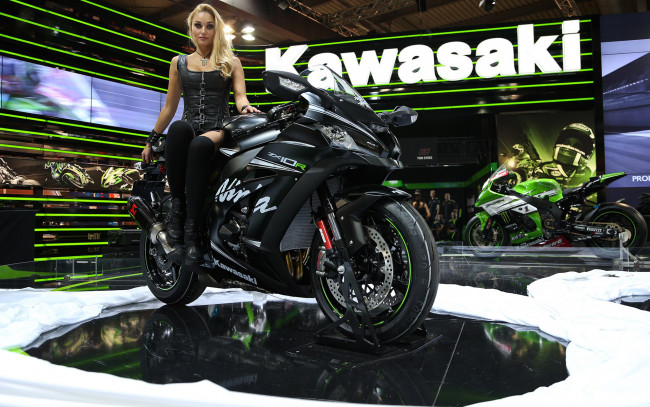 Обои картинки фото мотоциклы, мото с девушкой, kawasaki