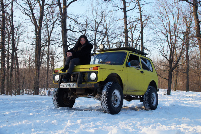 Обои картинки фото автомобили, -авто с девушками, нива