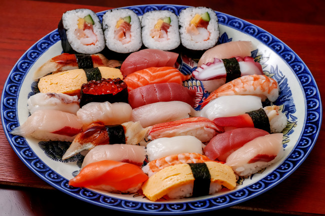Обои картинки фото еда, рыба,  морепродукты,  суши,  роллы, снедь
