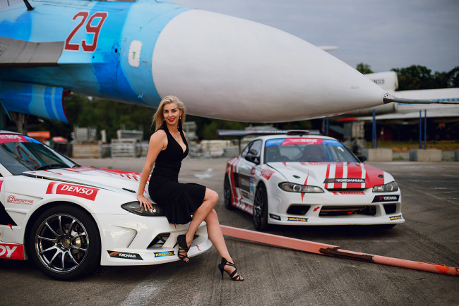 Обои картинки фото автомобили, -авто с девушками, nissan