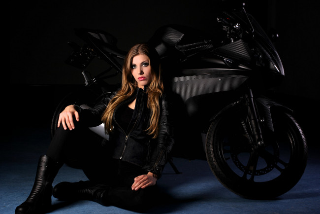 Обои картинки фото мотоциклы, мото с девушкой, yamaha