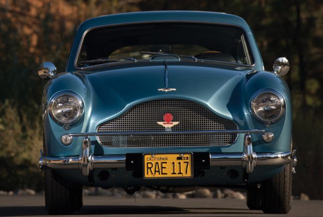 Обои картинки фото aston-martin db, 24 saloon by tickford mkiii 1968, автомобили, aston martin, 1968, mkiii, tickford, saloon, db24, aston-martin