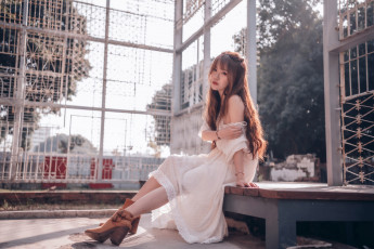 Картинка девушки -+азиатки шатенка платье ботинки беседка