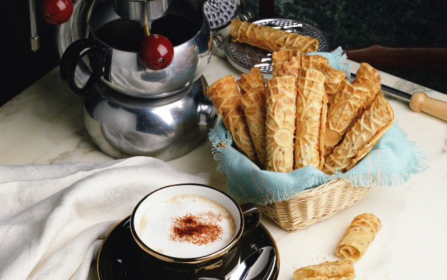 Обои картинки фото еда, пирожные,  кексы,  печенье, посуда, чашка, напиток, трубочки