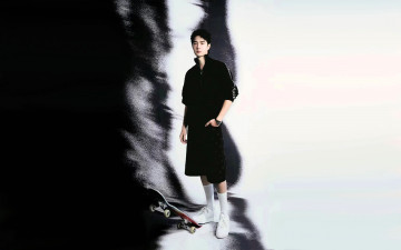 Картинка мужчины wang+yi+bo актер скейтборд