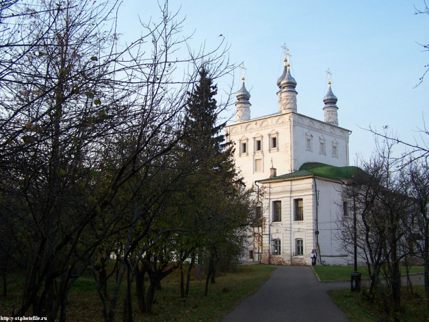 Обои картинки фото переславль, памятник, основателю, города, долгорукому, горицком, монастыре, православные, церкви, монастыри