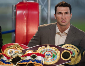 Картинка мужчины виталий владимир кличко пояса чемпион боксер