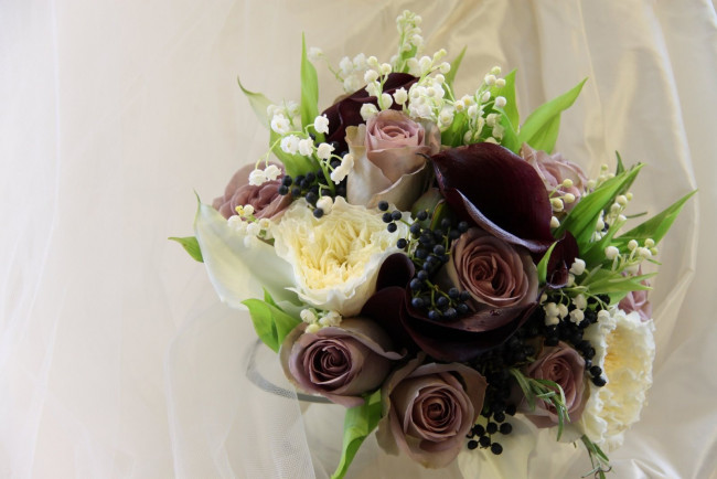 Обои картинки фото цветы, букеты, композиции, розы, ландыши