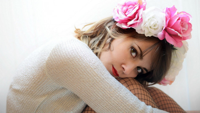 Обои картинки фото -Unsort Лица Портреты, девушки, unsort, лица, портреты, розы, взгляд, чулки