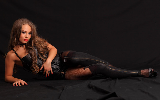 Обои картинки фото -Unsort Брюнетки Шатенки, ninel, девушки, unsort, брюнетки, шатенки, колготки, корсет