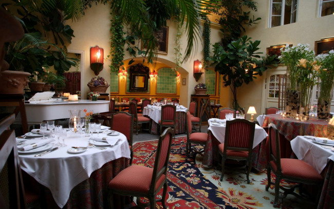 Обои картинки фото интерьер, кафе, рестораны, отели, букеты, столы, рояль